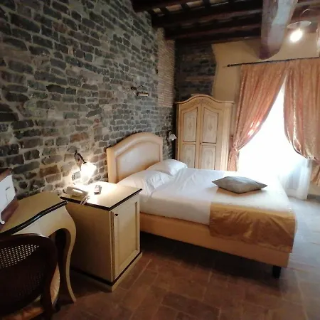 黎莱斯卡斯特隆波齐亚酒店 酒店